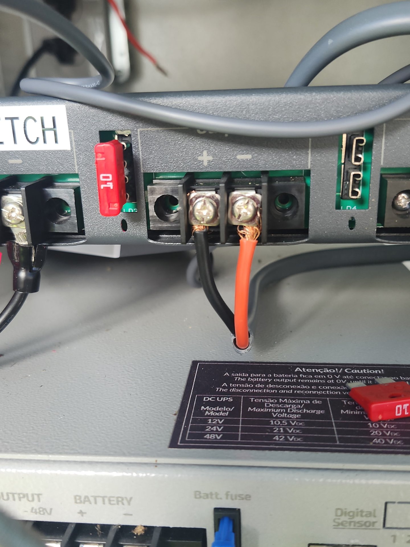 Battery positive and negative leads landing on the top terminals of the ALGcom DC UPS